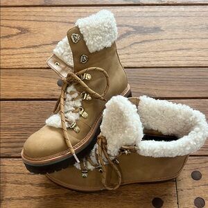 Tommy Hilfiger Cozy Tan Shearling-Lined Women's Boots- excellent condition!